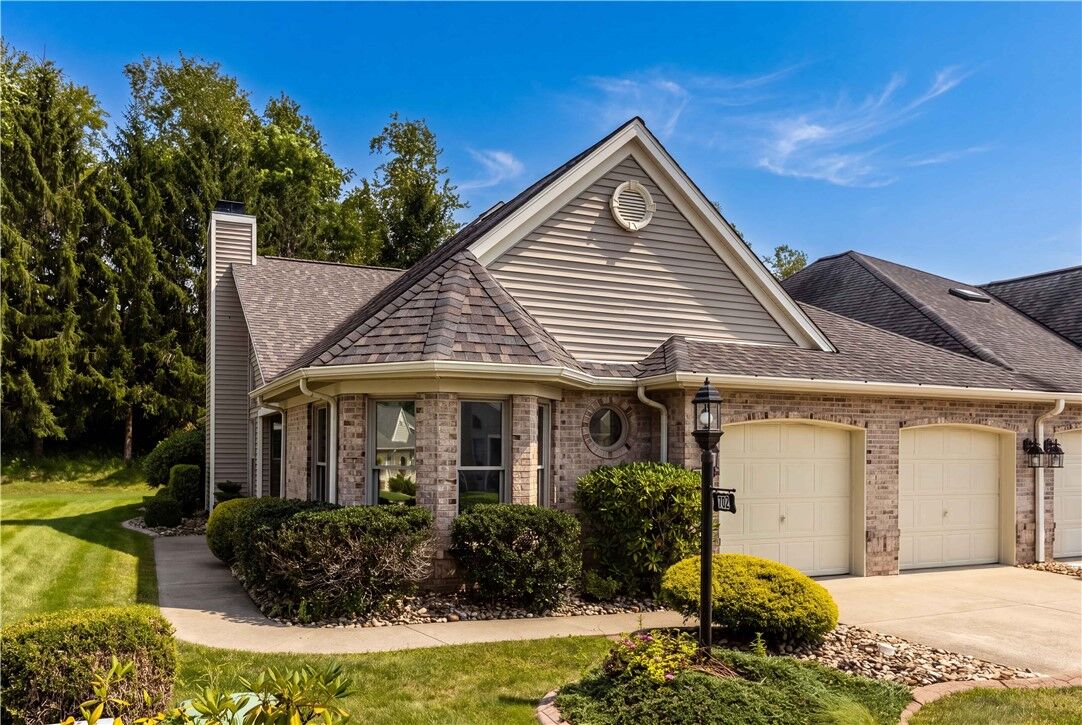 Property Photo: 702 Hunt Club Dr PA 15601