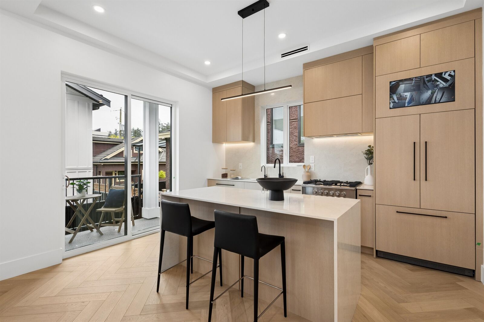 Property Photo:  3637 E 46th Avenue 1  BC V5S 1B7 