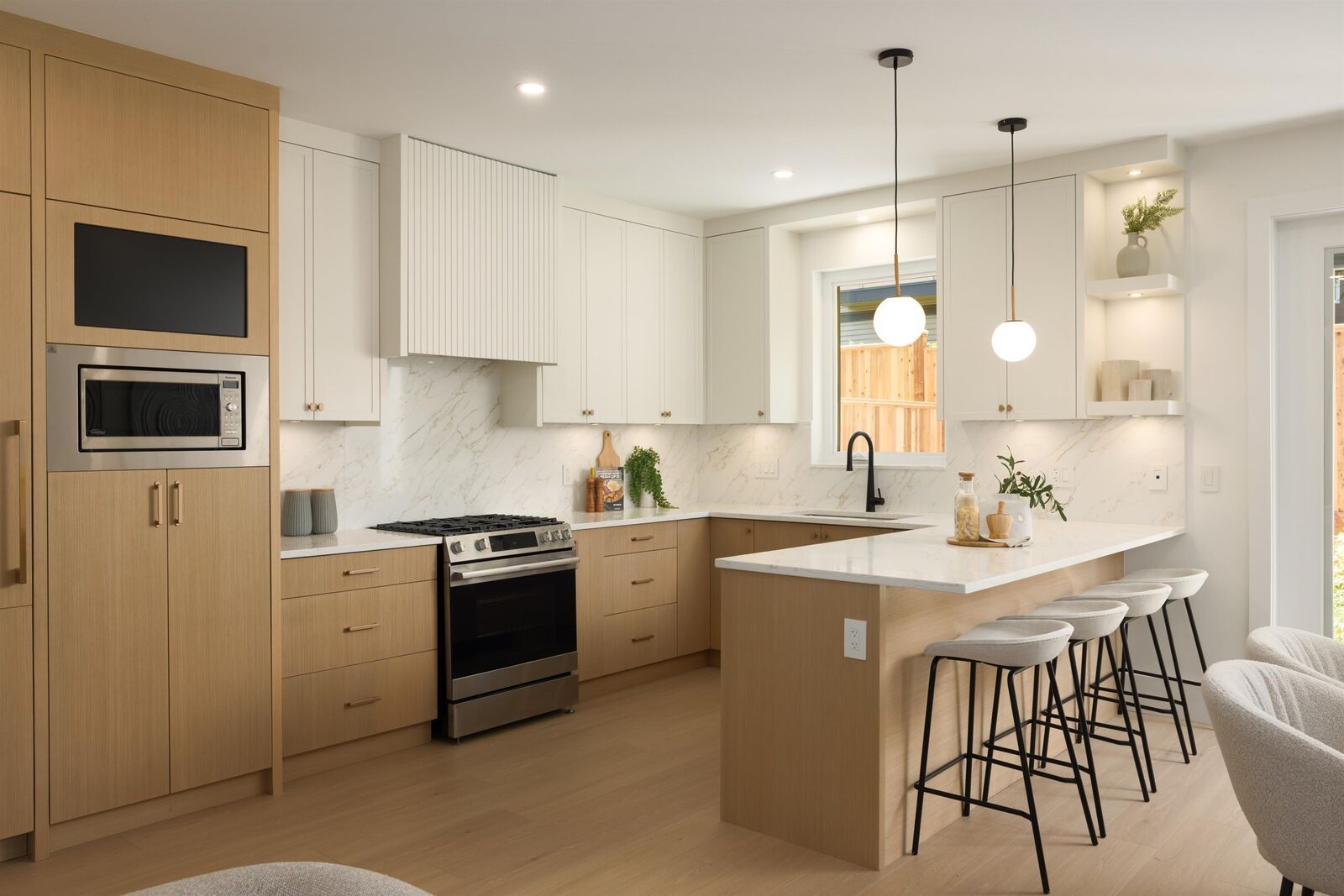 Property Photo:  6525 Dufferin Avenue 5  BC V5H 3T2 