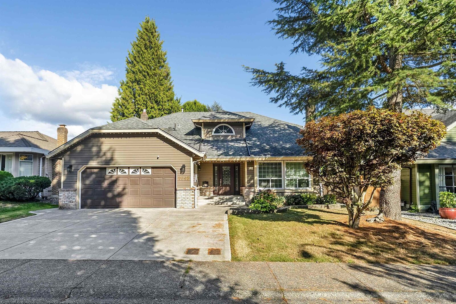Property Photo:  2092 148 Street  BC V4A 8L5 