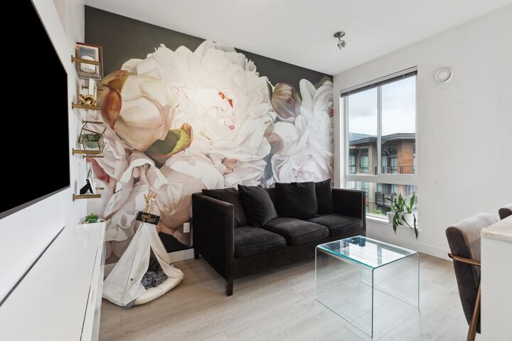 Property Photo: 733 W 3rd Street 513 BC V7M 0C8