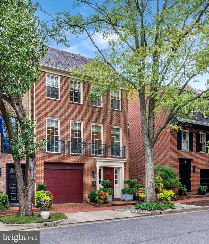 Property Photo:  112 Quay Street  VA 22314 