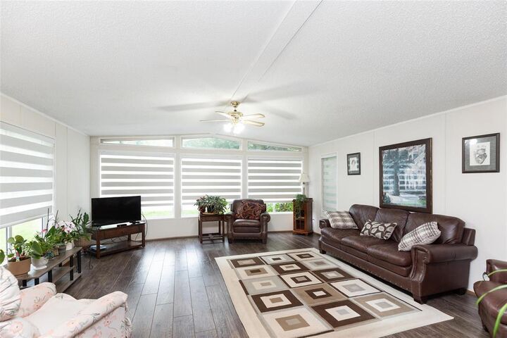 Property Photo:  14 Paradise Drive  MB R5H 1H2 