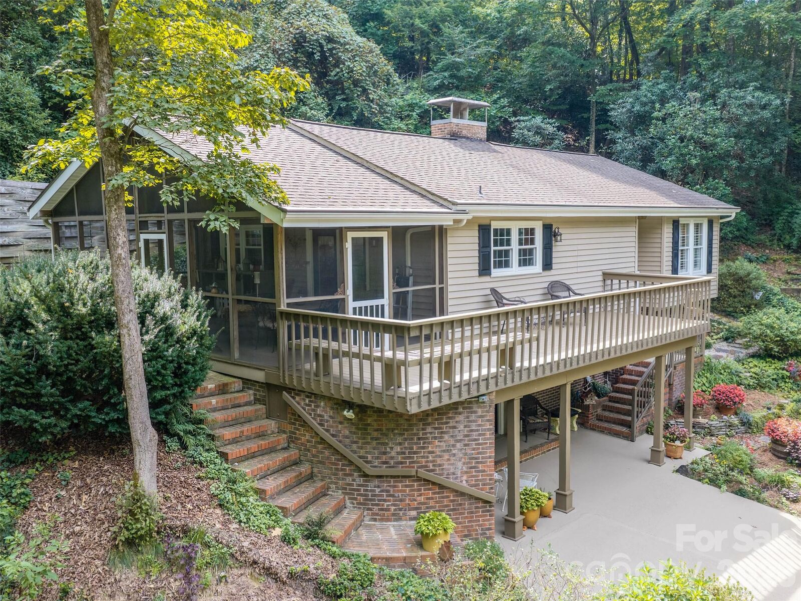 Property Photo: 113 Riverside Estate Road NC 28712