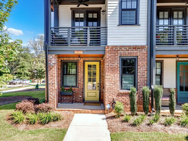 Property Photo:  905 36th Street E  NC 28205 