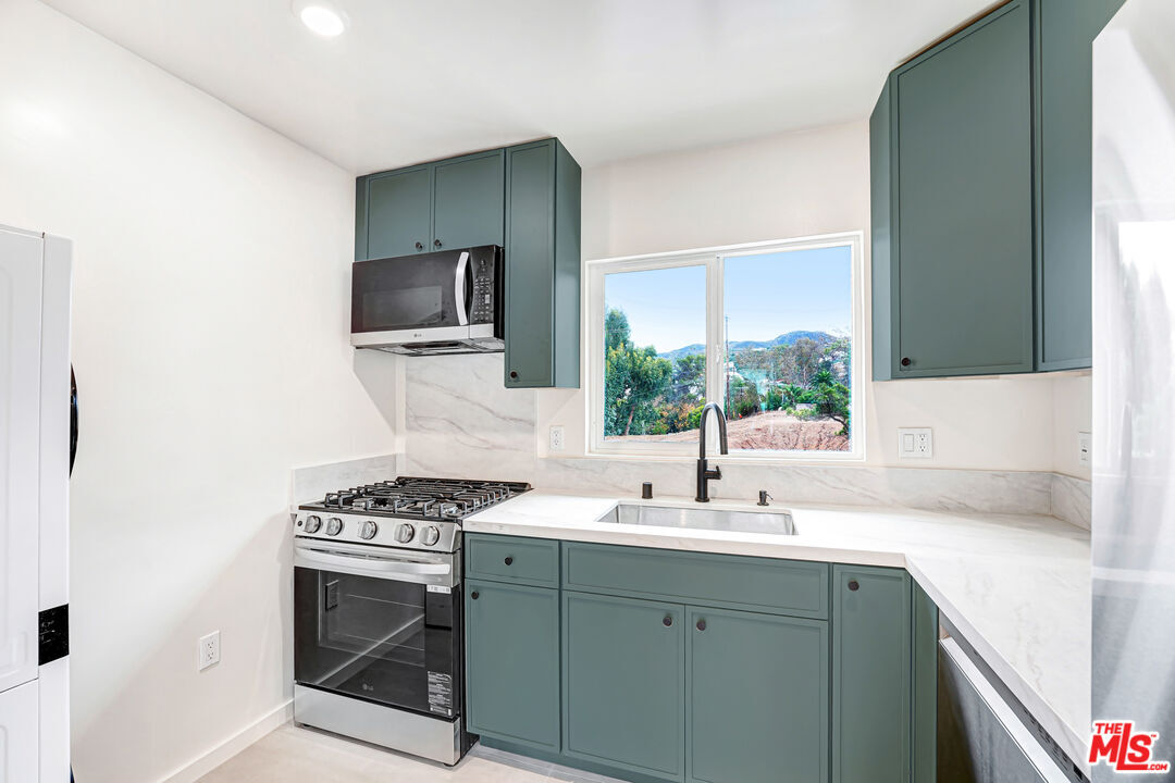 Property Photo: 16185 W Sunset Blvd, Unit 10 CA 90272
