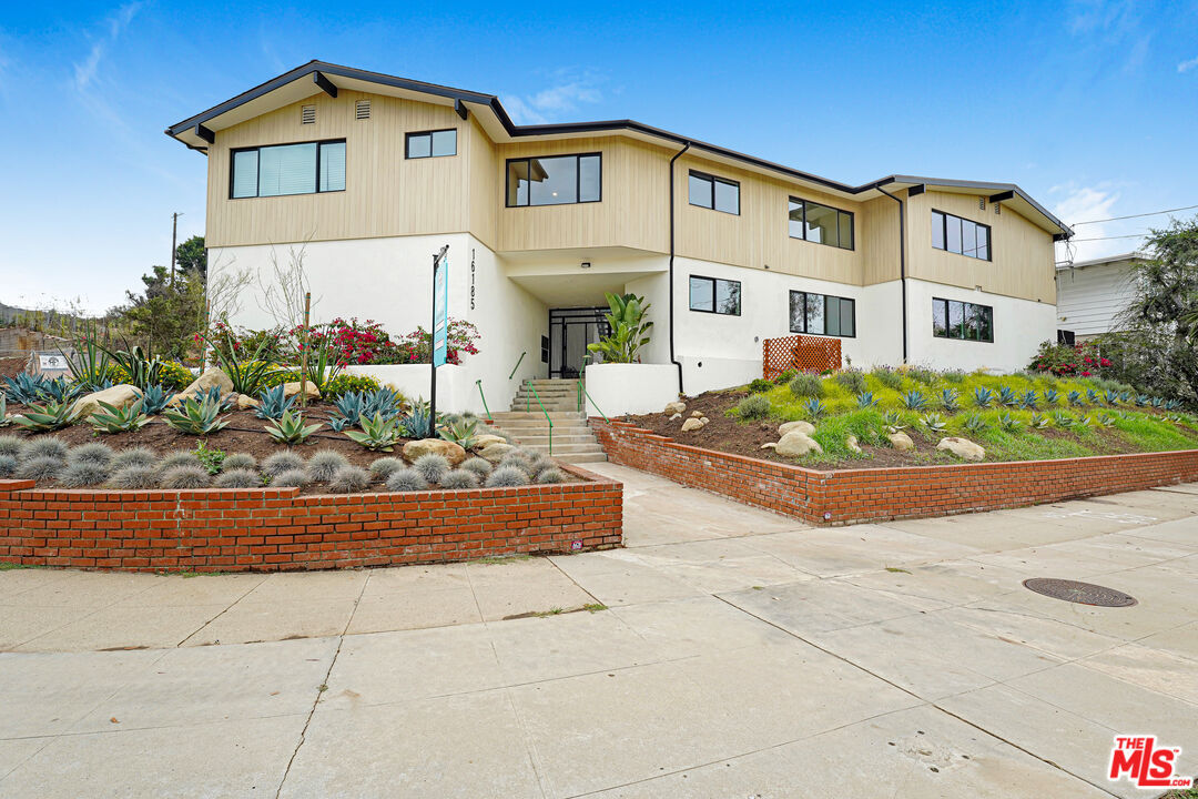 Property Photo: 16185 W Sunset Blvd, Unit 8 CA 90272