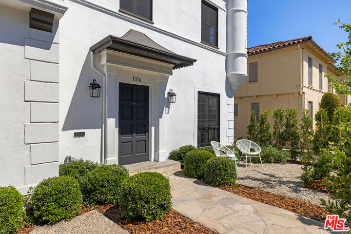 Property Photo:  1106 S Cochran Ave  CA 90019 