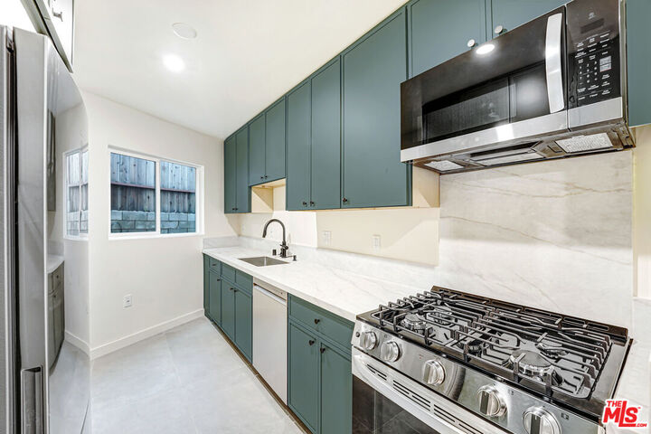 Property Photo: 16185 W Sunset Blvd, Unit 4 CA 90272