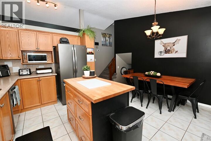 Property Photo:  109 Hastings Crescent  ON N7S 5K4 