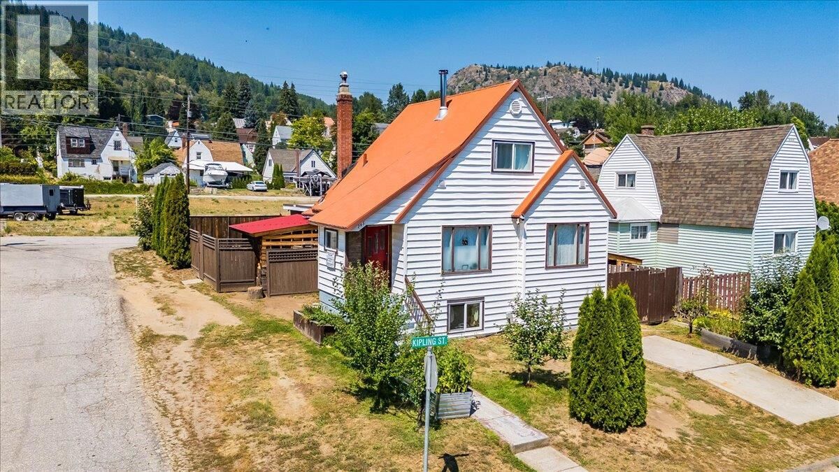 Property Photo:  795 Kipling Street  BC V1R 2A3 