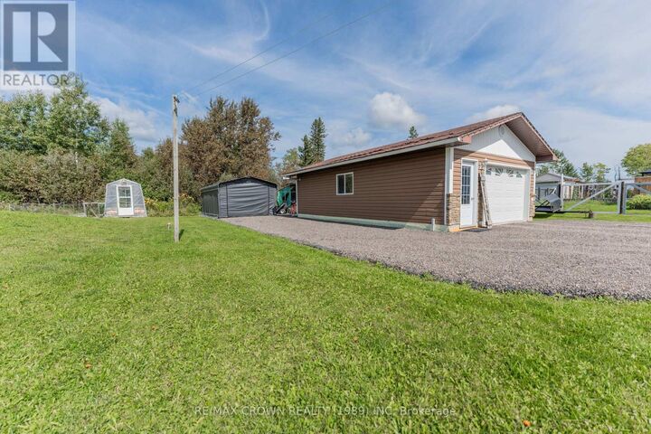 Property Photo:  112 Williamson Con 1 Road Val Rita  ON P0L 2G0 
