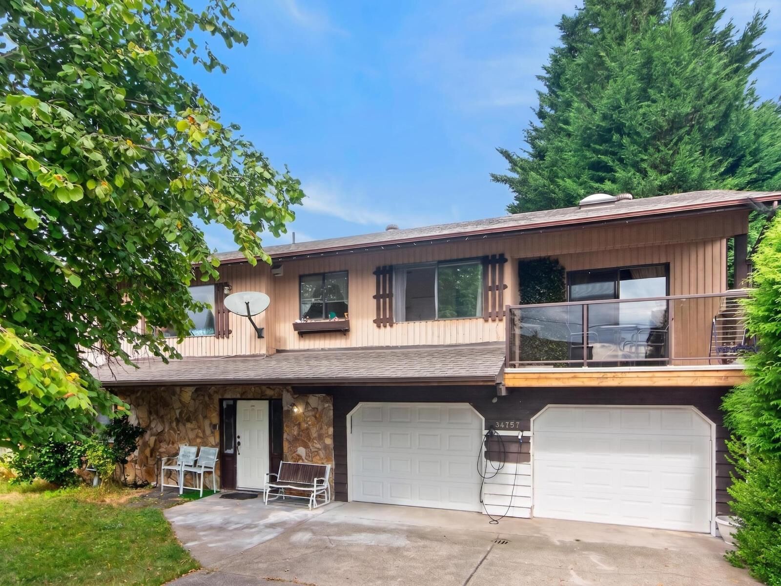 Property Photo:  34757 Moffat Avenue  BC V2V 6R6 