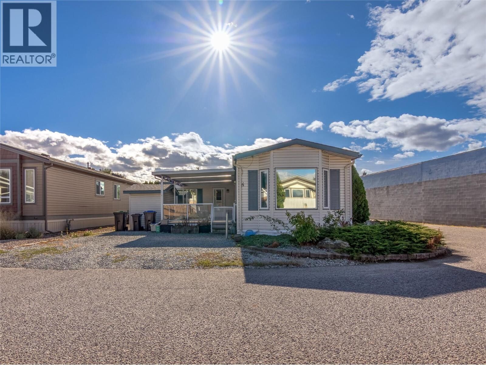 Property Photo:  670 McCurdy Road 4  BC V1X 2P5 