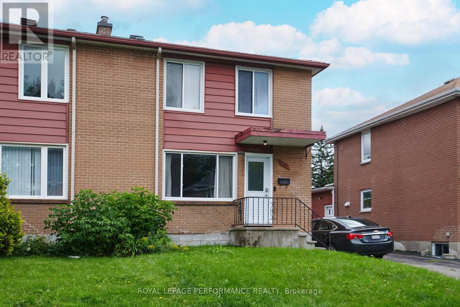 Property Photo:  2423 Clementine Boulevard  ON K1V 8E1 