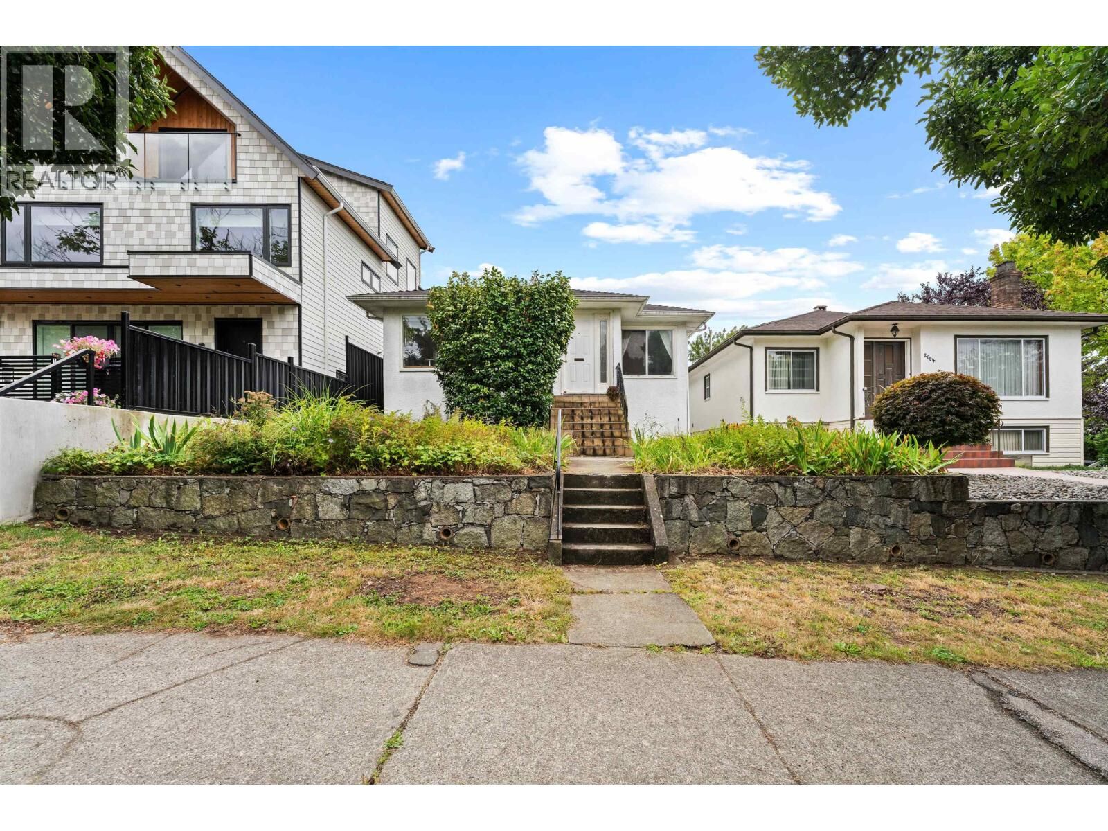 Property Photo: 2608 East 4th Avenue BC V5M 1K4