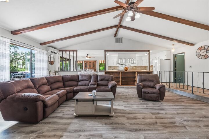 Property Photo: 1240 Suzanne Dr CA 95222