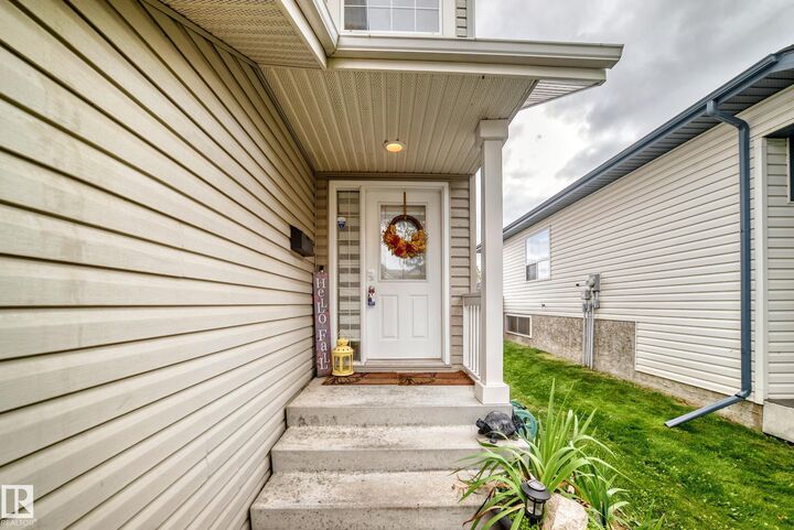 Property Photo:  16119 95 Street NW  AB T5Z 3N2 