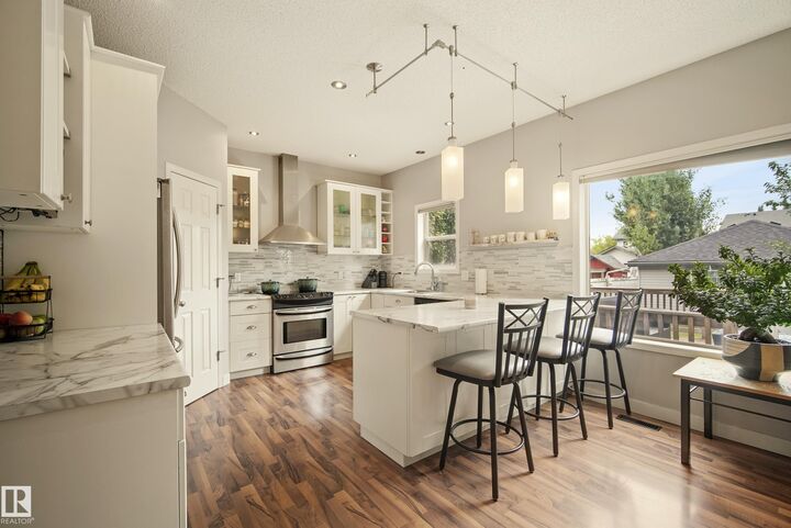 Property Photo:  1660 Tomlinson Common NW  AB T6R 3E2 
