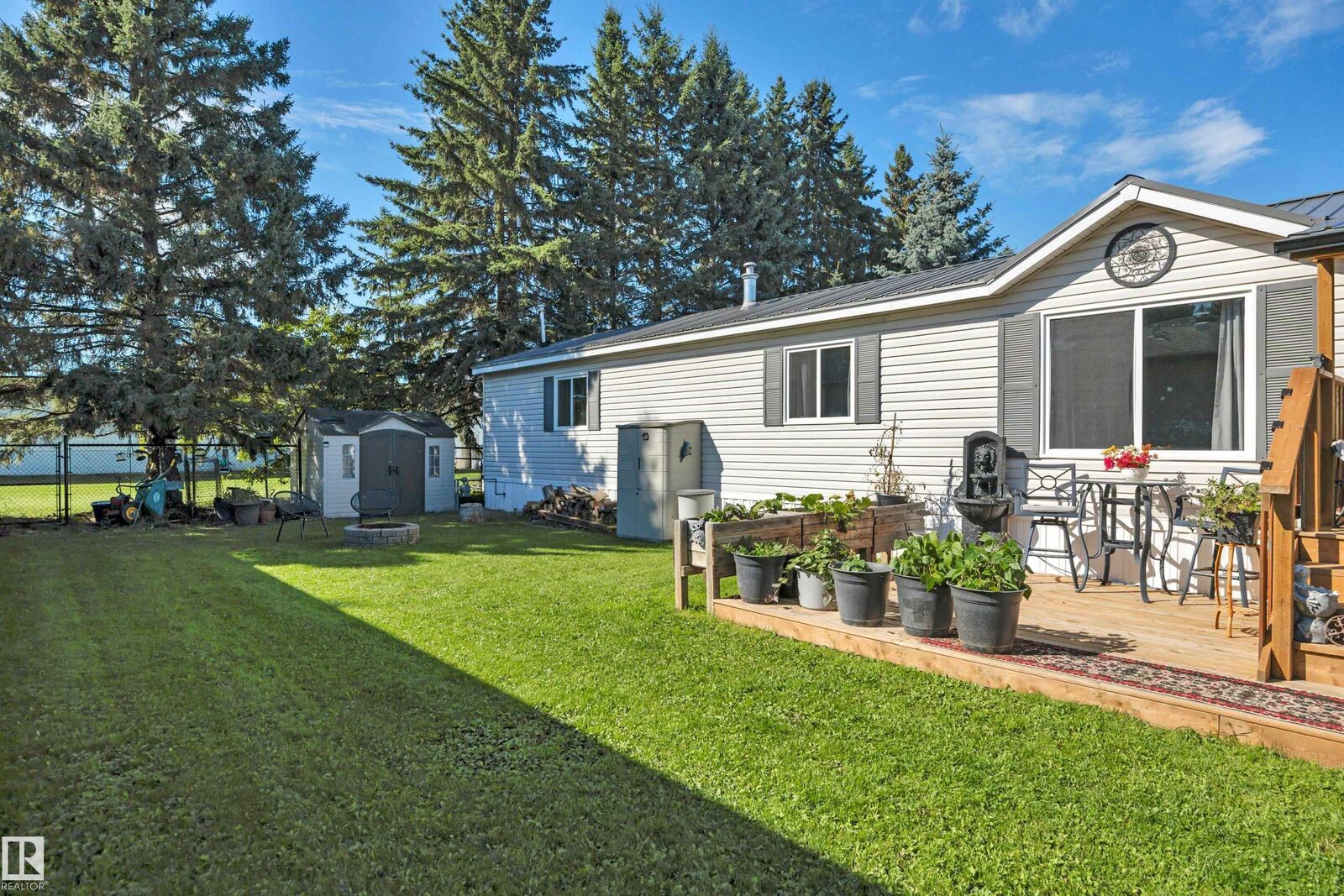 Property Photo:  7 Village Green Mobile Park  AB T0C 2T0 