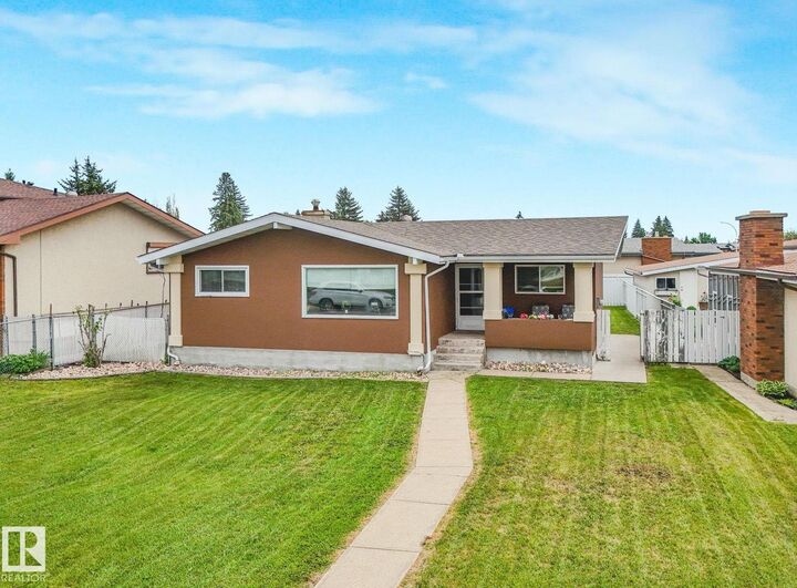Property Photo:  13807 92 Street NW  AB T5E 3S1 