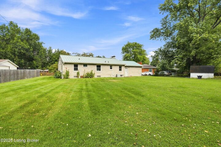 Property Photo: 9902 Vega Ln KY 40272