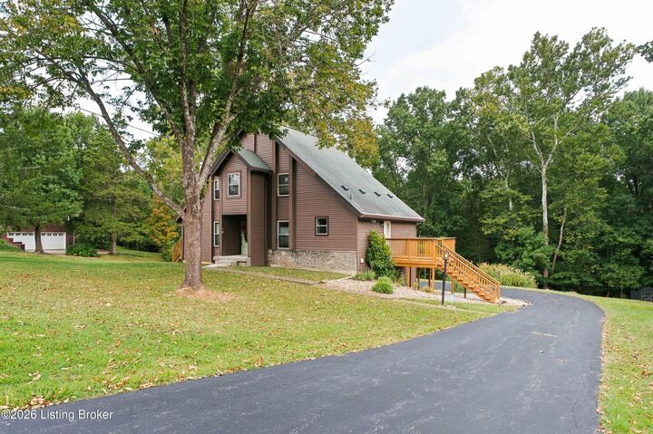Property Photo: 1010 Benton Ridge Dr KY 40245