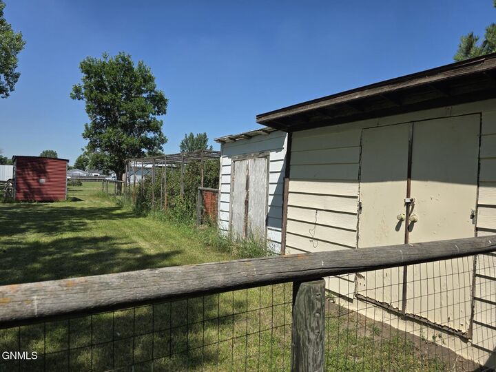 Property Photo:  510 & 512 3rd Avenue W  ND 58580 