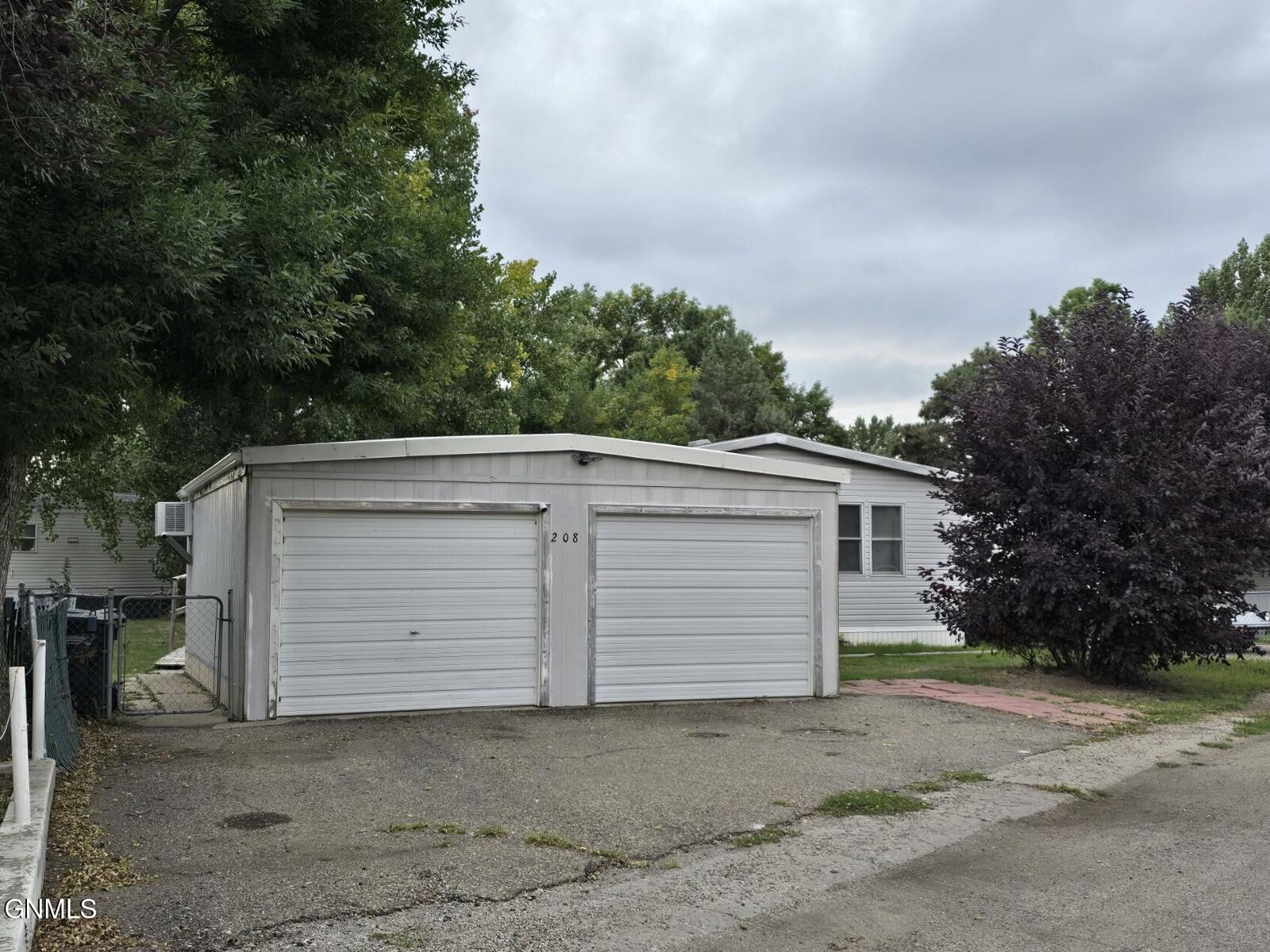Property Photo:  208 Schlosser Avenue SE  ND 58554 