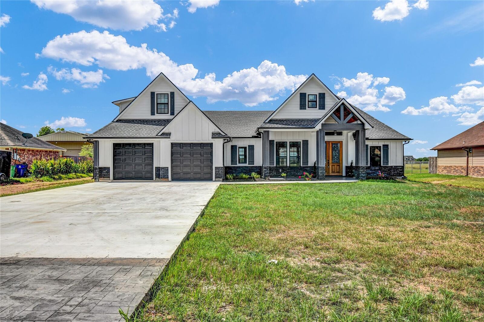 Property Photo:  755 Sunset Trail  TX 77515 
