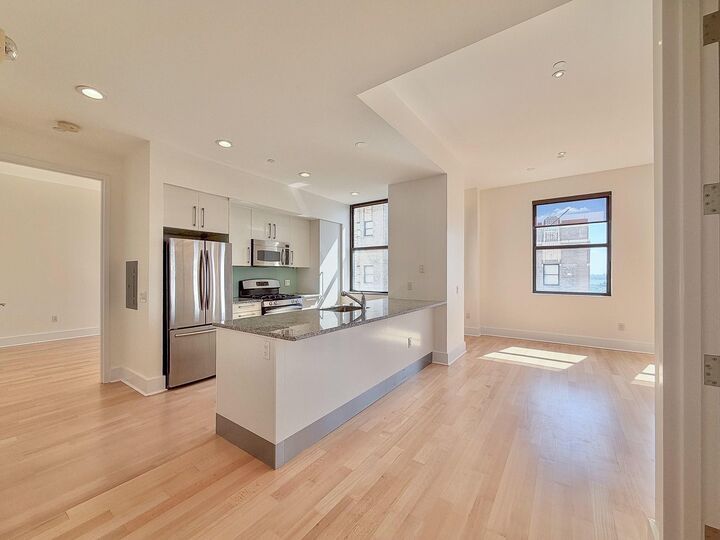 Property Photo:  4 Beacon Way 1705  NJ 07304 