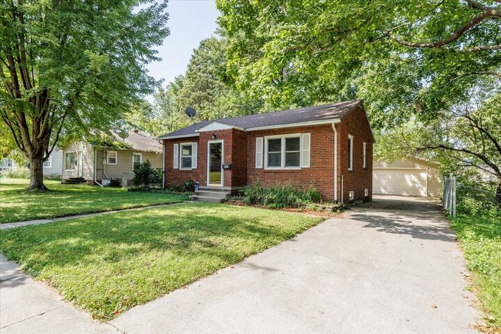 Property Photo:  2600 61st Street  IA 50322 