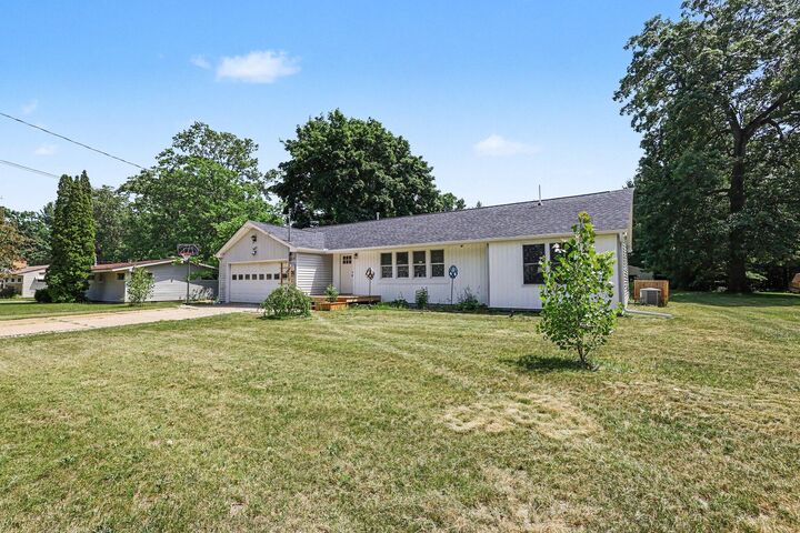 Property Photo:  965 Victor Avenue  MI 49445 