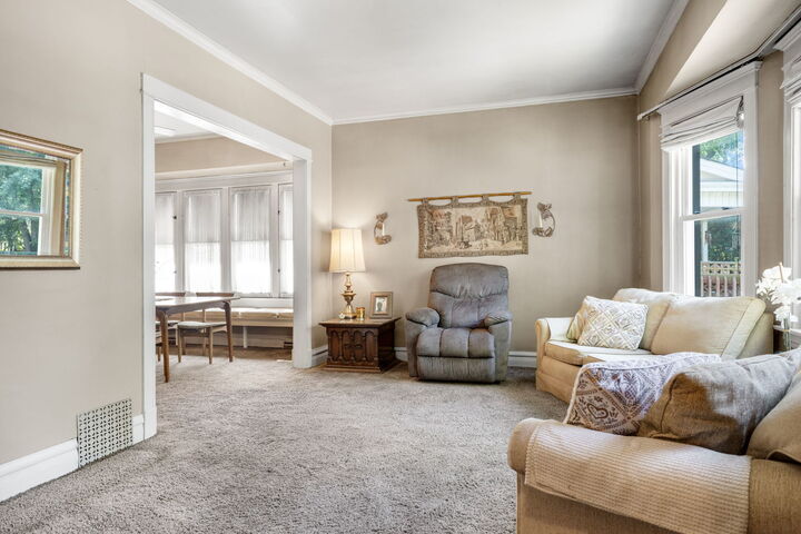 Property Photo: 704 S Harvey Avenue IL 60304