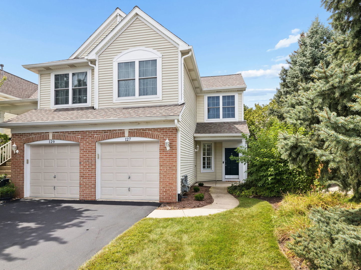 Property Photo:  127 Hidden Pond Circle  IL 60504 