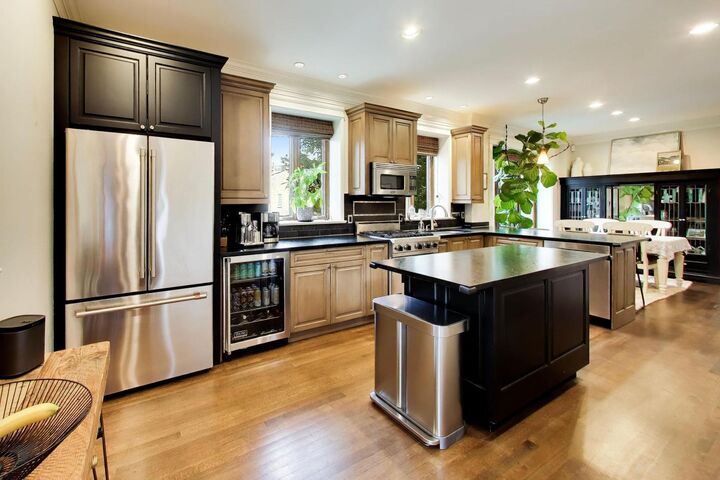 Property Photo: 1457 W Fletcher Street 1 IL 60657
