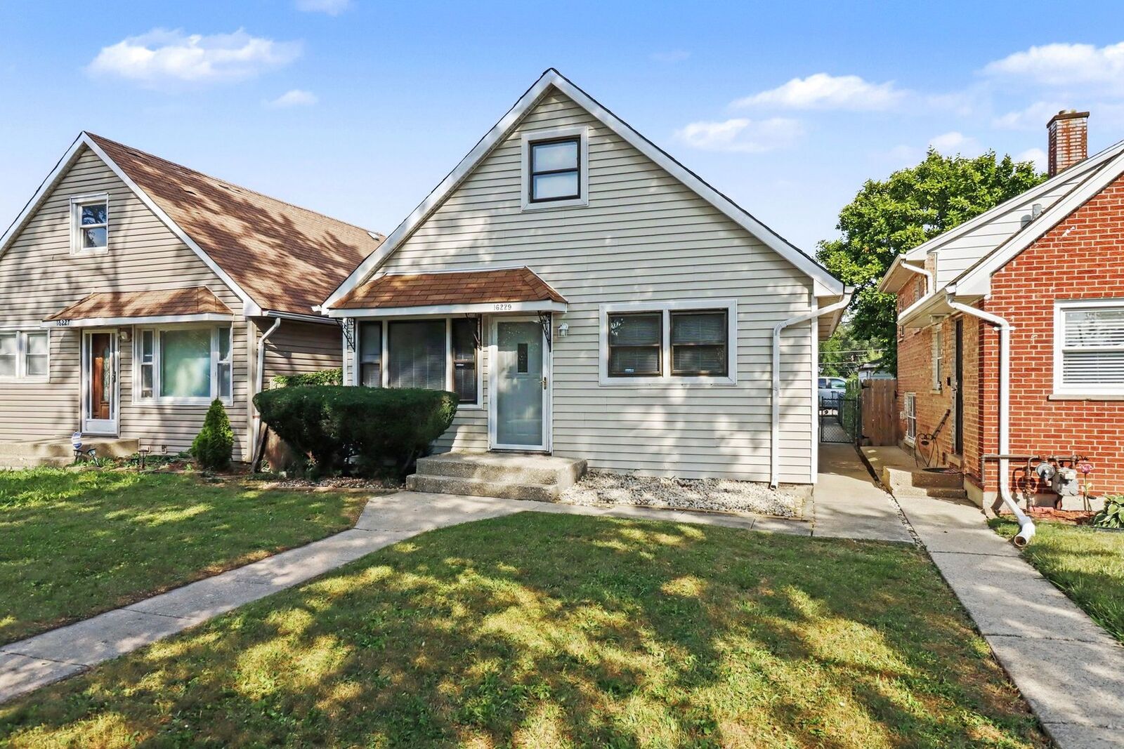 Property Photo: 16229 Woodbridge Avenue IL 60426