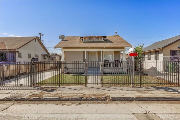 Property Photo:  130 W 87th  CA 90003 