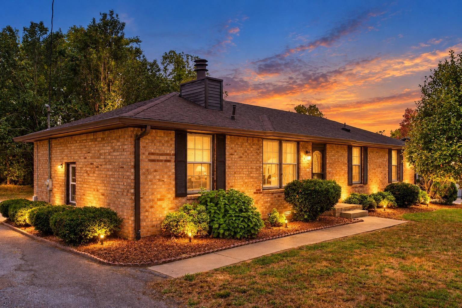 Property Photo: 136 Creekwood Ln TN 37075