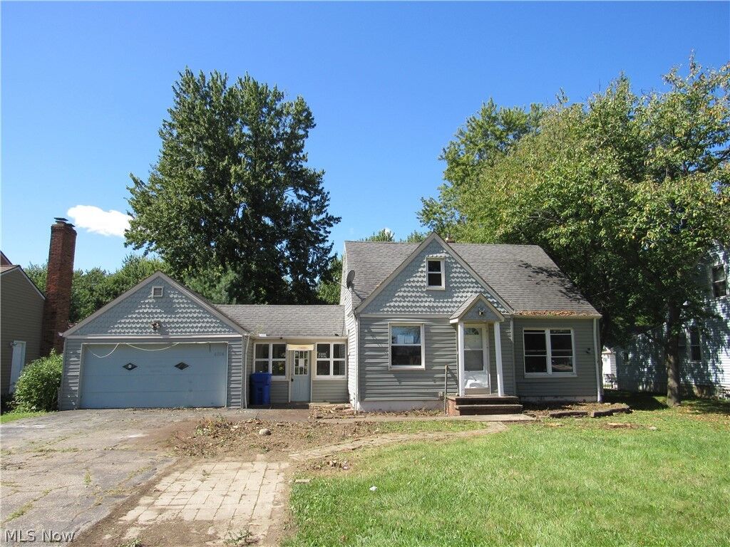 Property Photo: 6224 Engle Road OH 44142