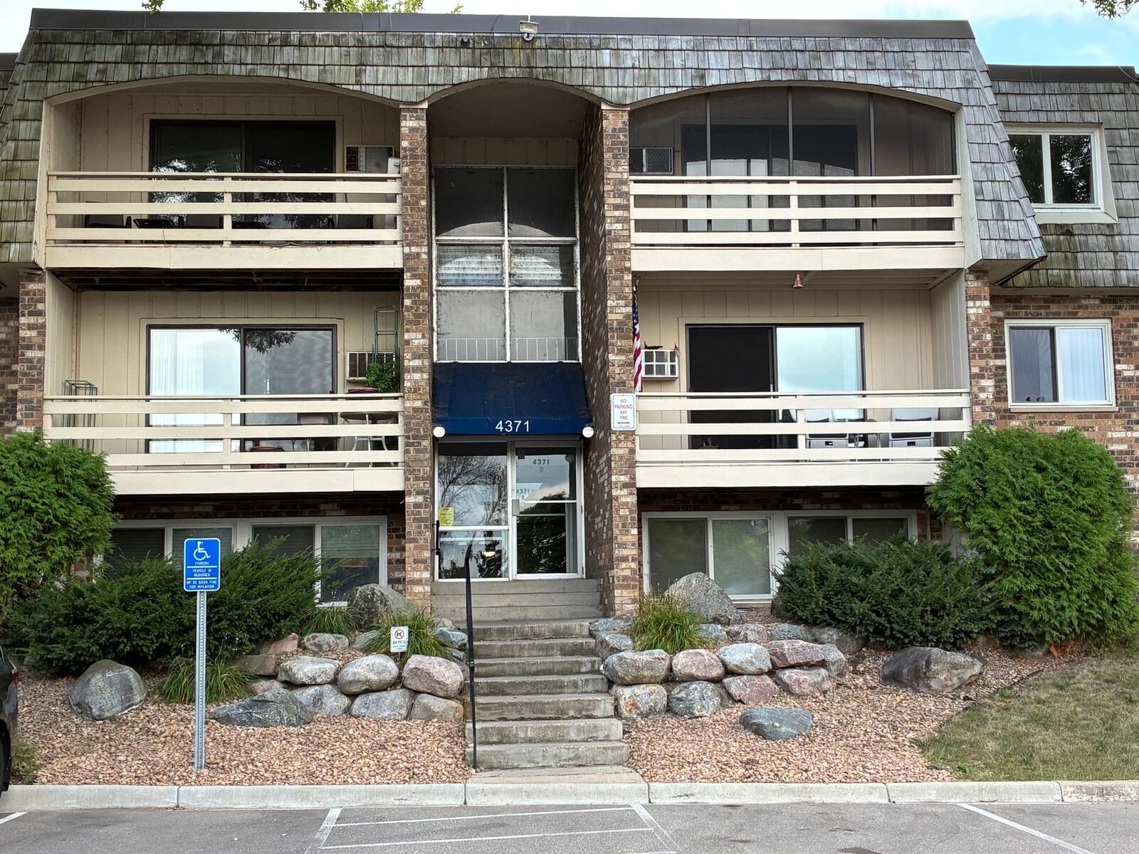 Property Photo:  4371 Wilshire Boulevard 305  MN 55364 