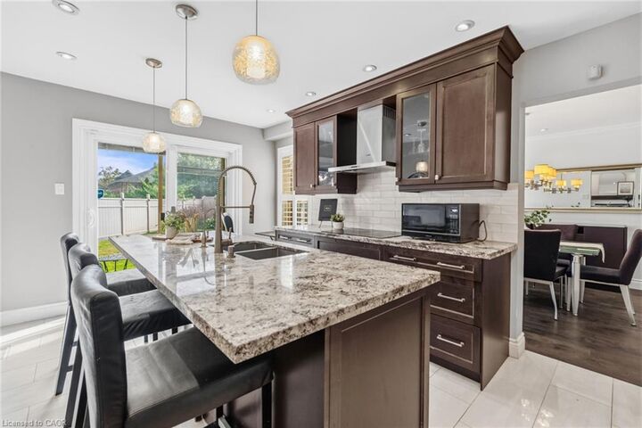 Property Photo: 6624 Mockingbird Lane ON L5N 5K4
