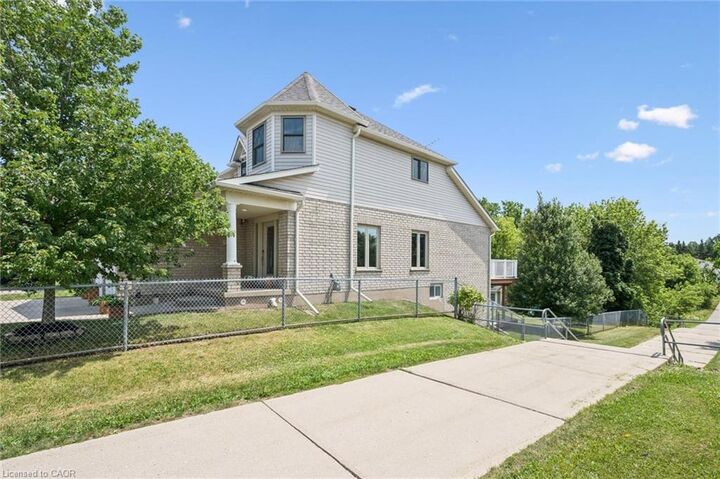 Property Photo:  426 Hidden Creek Drive  ON N2N 3N2 