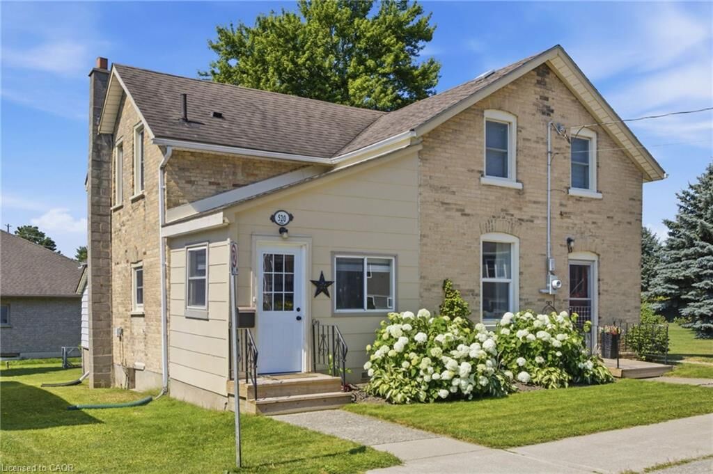 Property Photo:  520 Elma Street W  ON N4W 1W3 