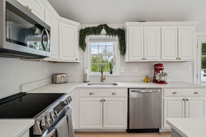 Property Photo: 8 Skyview Ln MA 01801