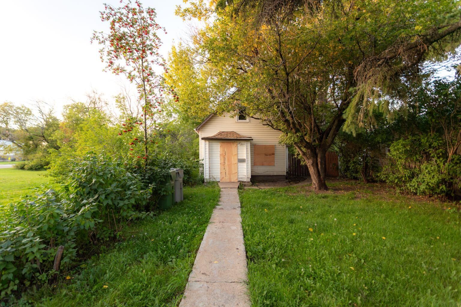 Property Photo:  4632 49 Street  SK S9V 0L6 