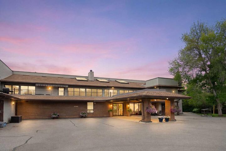 Property Photo:  2425 90 Avenue SW 314  AB T2V 4X8 