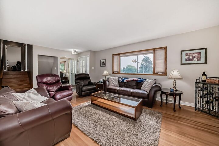Property Photo:  7827 Fairmount Drive SE  AB T2H 0X8 