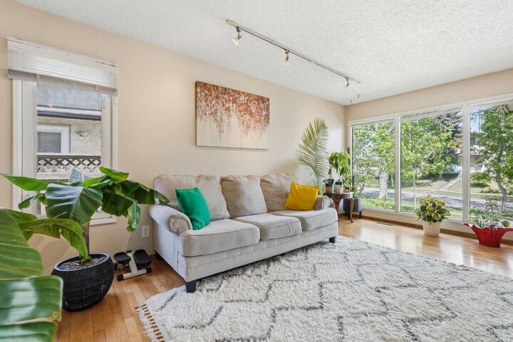 Property Photo:  121 Sunbank Way SE  AB T2X 2A5 