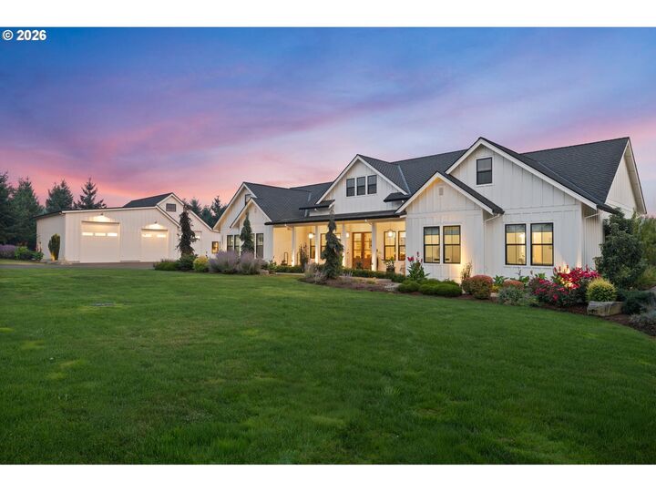 Property Photo: 30832 SE Country Living Ln OR 97009